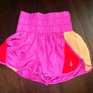 Free People Movement The Way Home Shorts! Size small in pink with design on side